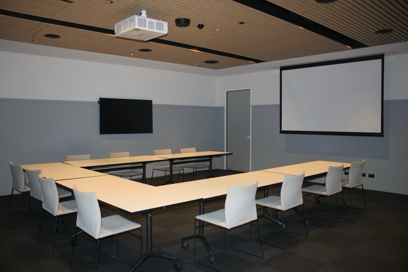 The Curl Curl room set up in a U-shape with a projector screen